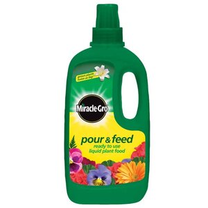 MIRACLE-GRO POUR & FEED 1L